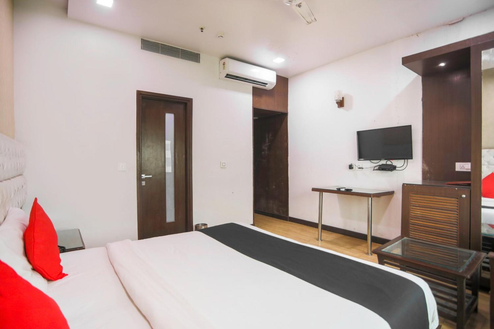 Hotel O Parktel Indirapuram Esterno foto