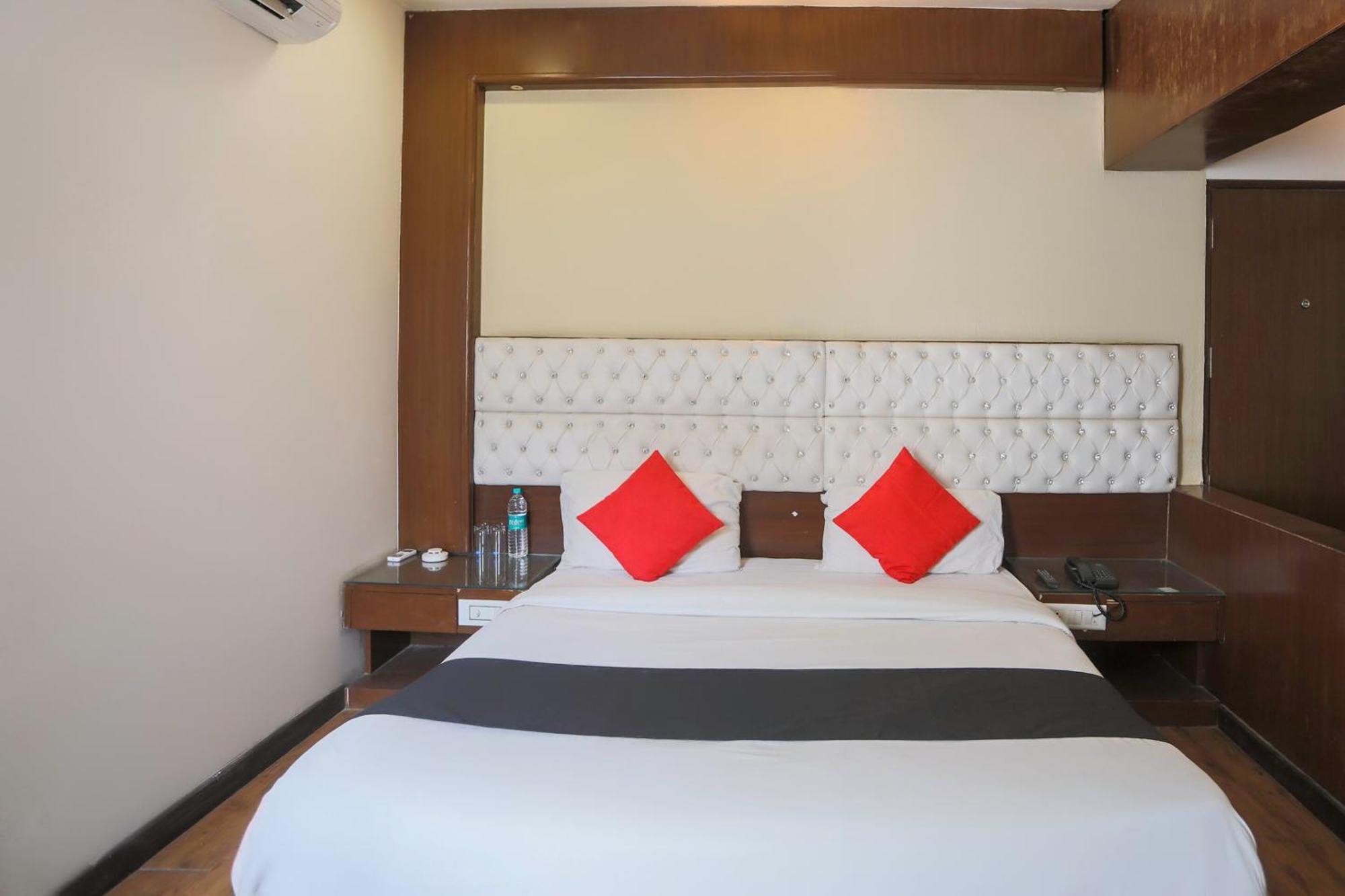 Hotel O Parktel Indirapuram Esterno foto