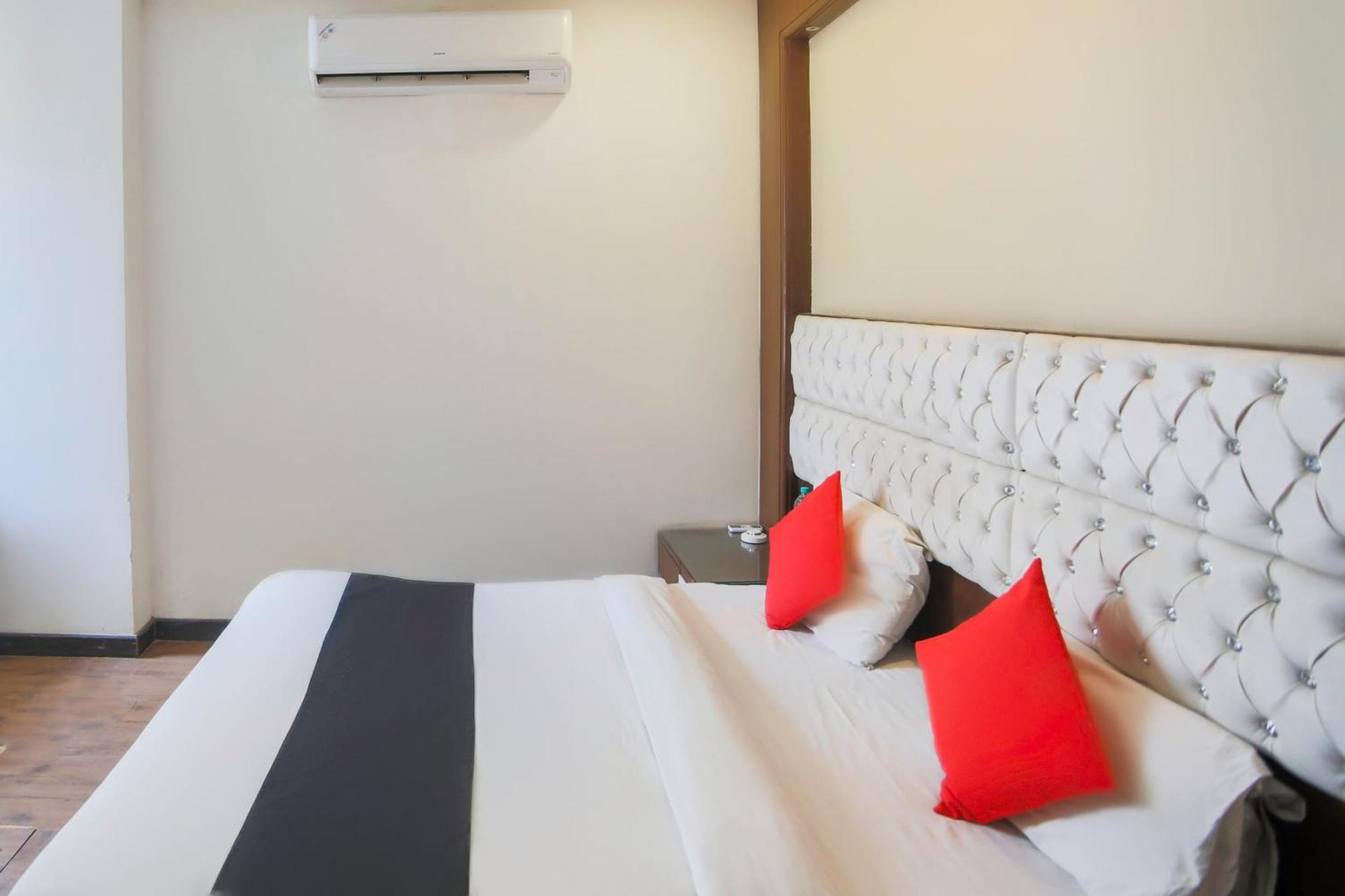 Hotel O Parktel Indirapuram Esterno foto