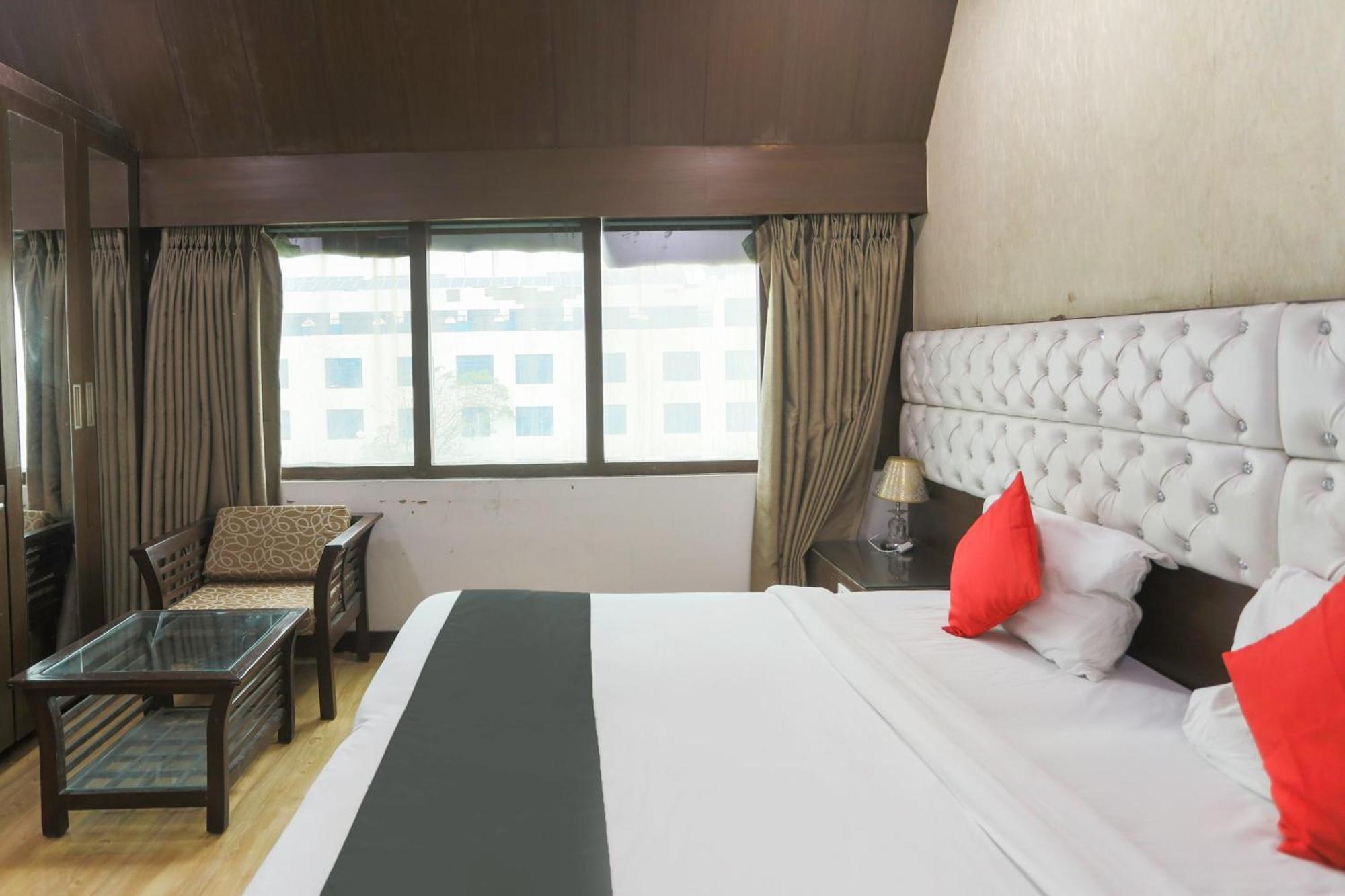 Hotel O Parktel Indirapuram Esterno foto