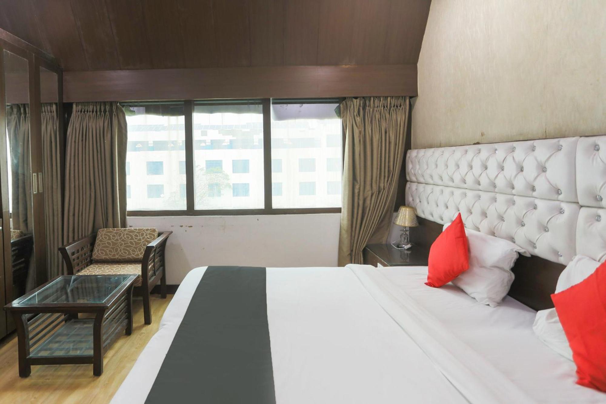 Hotel O Parktel Indirapuram Esterno foto